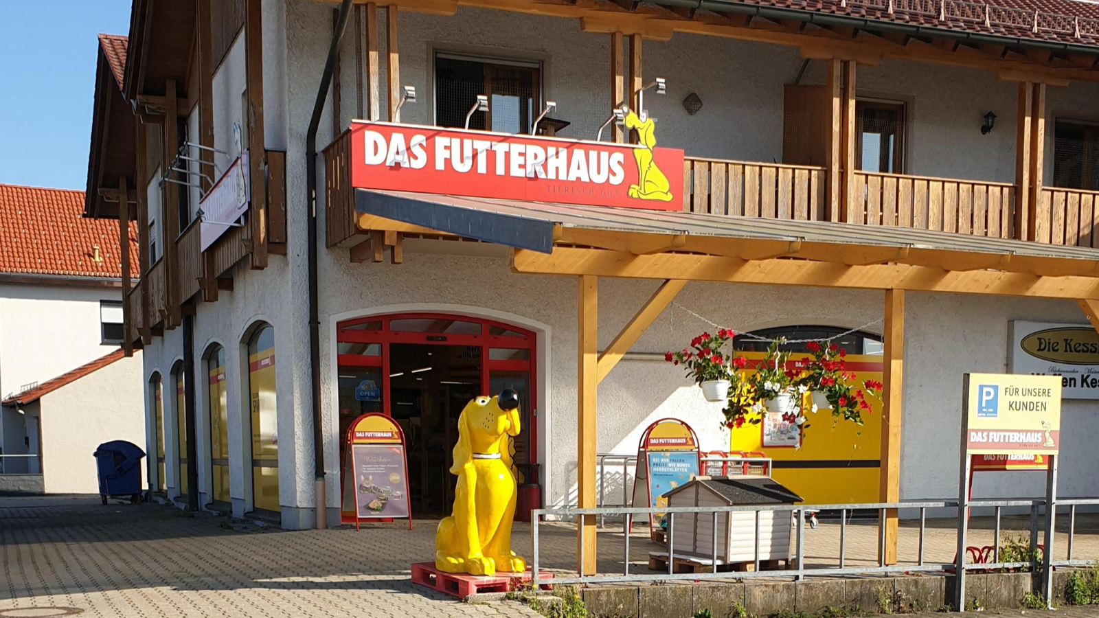 DAS-FUTTERHAUS-Deggendorf-Eingang